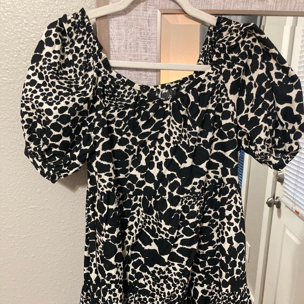 Who What Wear black and white printed puff sleeve tiered mini